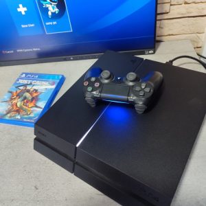 Ps4 sa dva dzojstika i par igrica